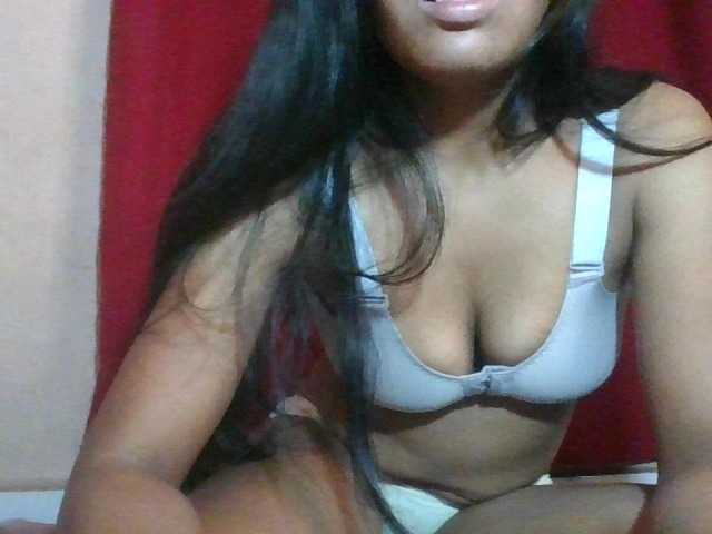 Keziah34 live cam on BongaCams