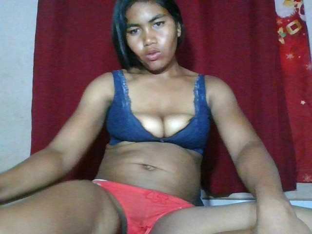 Keziah34 live cam on BongaCams