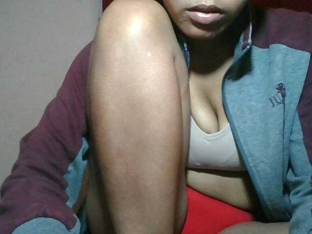 Keziah34 live cam on BongaCams