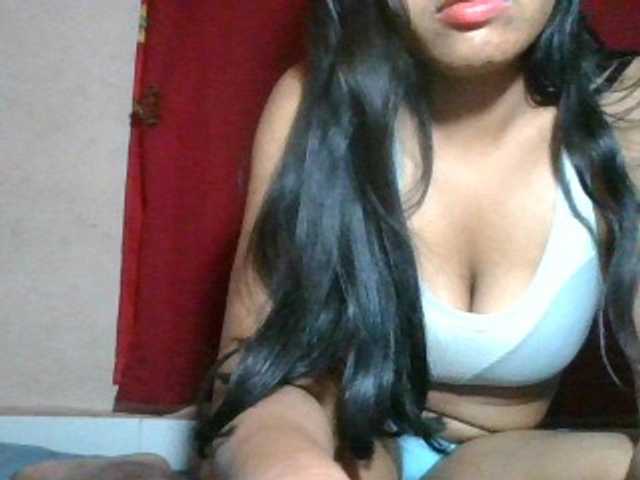 Keziah34 live cam on BongaCams