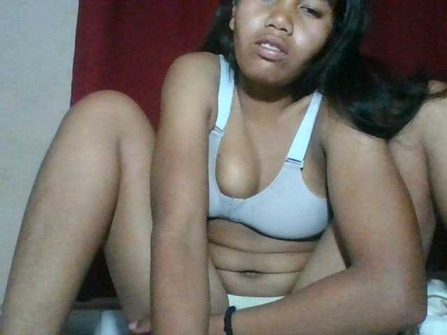 Keziah34 live cam on BongaCams