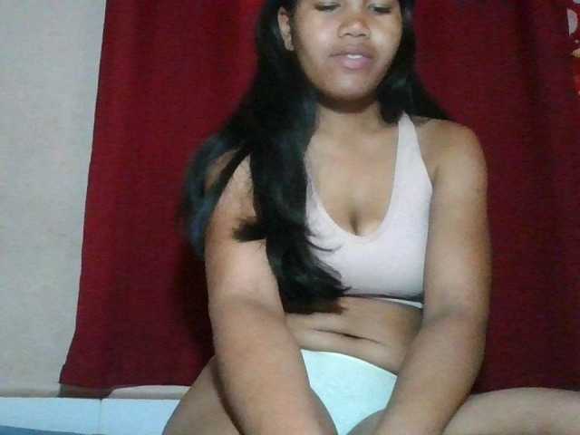 Keziah34 live cam on BongaCams