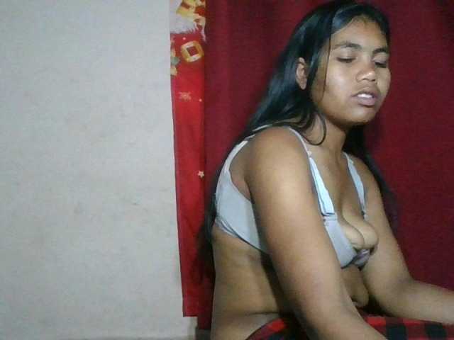 Keziah34 live cam on BongaCams