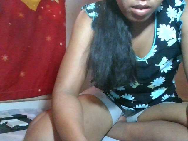 Keziah34 live cam on BongaCams