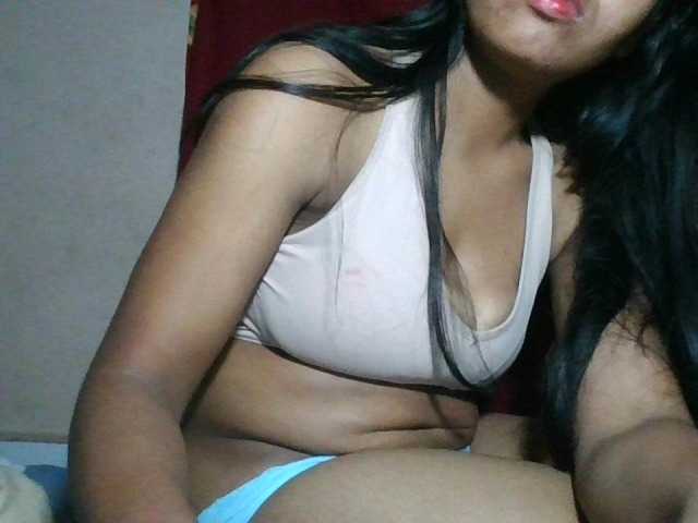 Keziah34 live cam on BongaCams