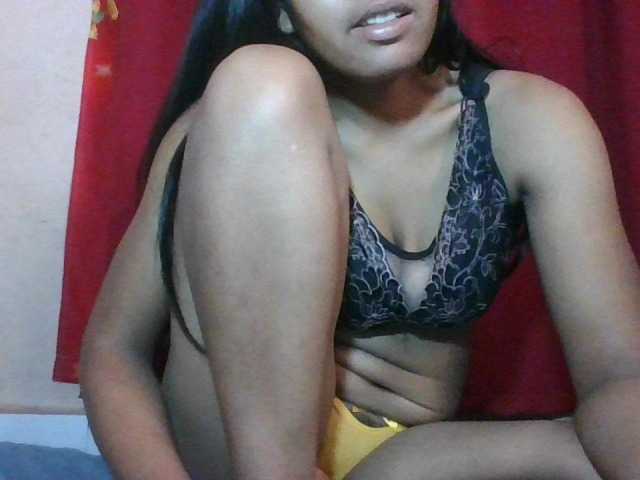 Keziah34 live cam on BongaCams