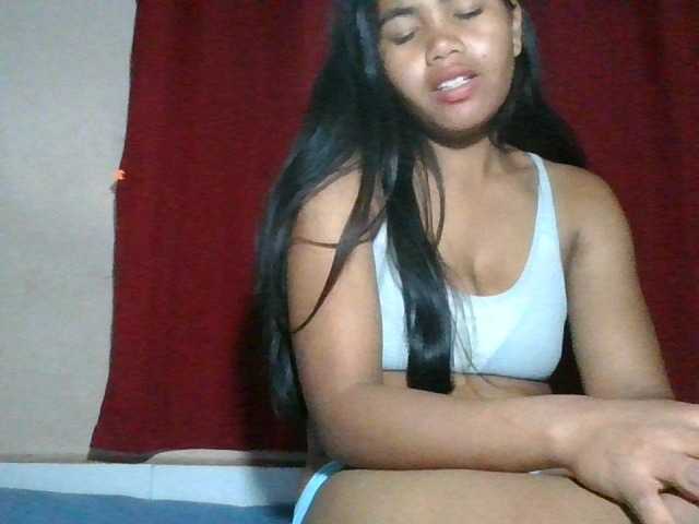 Keziah34 live cam on BongaCams