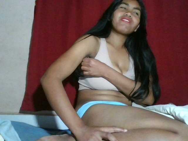 Keziah34 live cam on BongaCams