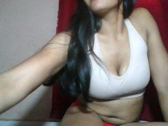 Keziah34 live cam on BongaCams