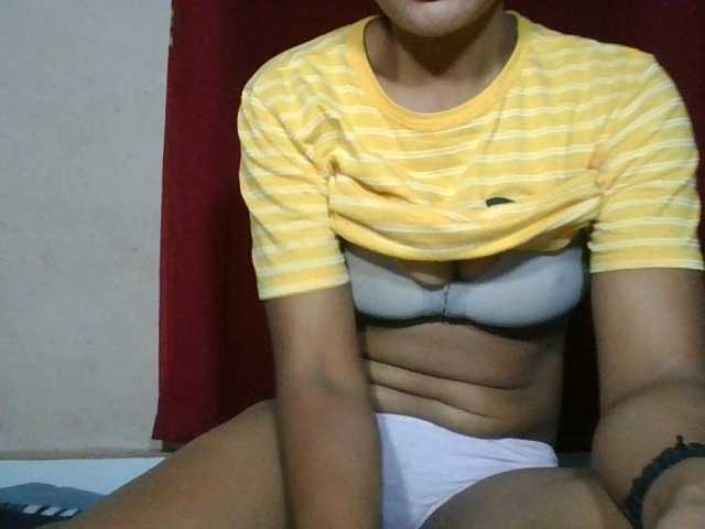 Keziah34 live cam on BongaCams