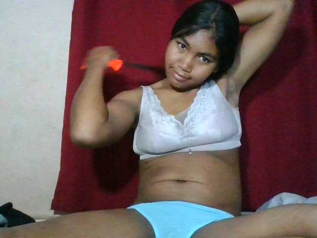 Keziah34 live cam on BongaCams