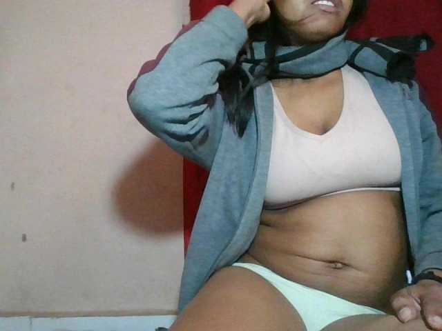 Keziah34 live cam on BongaCams