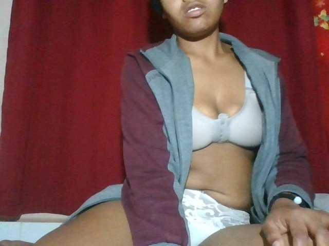 Keziah34 live cam on BongaCams