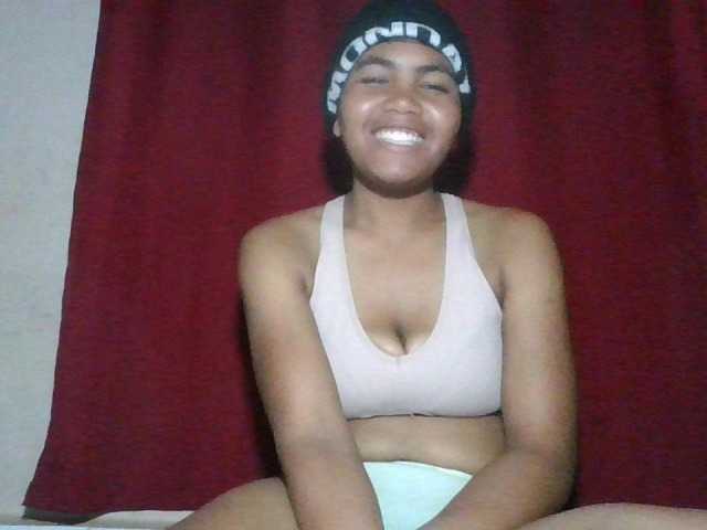 Keziah34 live cam on BongaCams