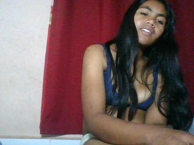 Keziah34 live cam on BongaCams