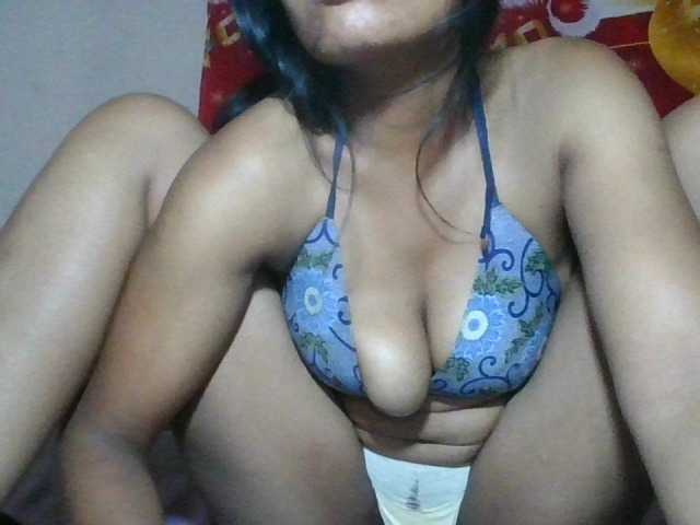 Keziah34 live cam on BongaCams