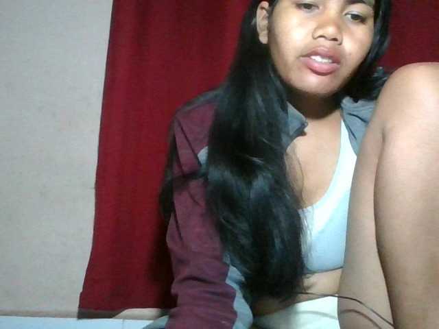 Keziah34 live cam on BongaCams