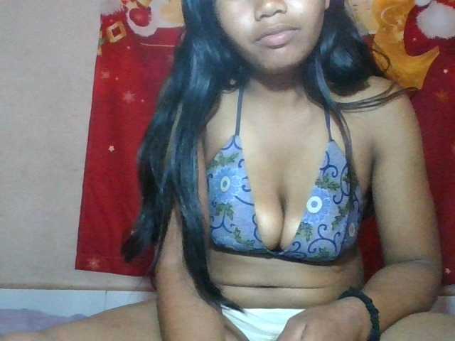 Keziah34 live cam on BongaCams