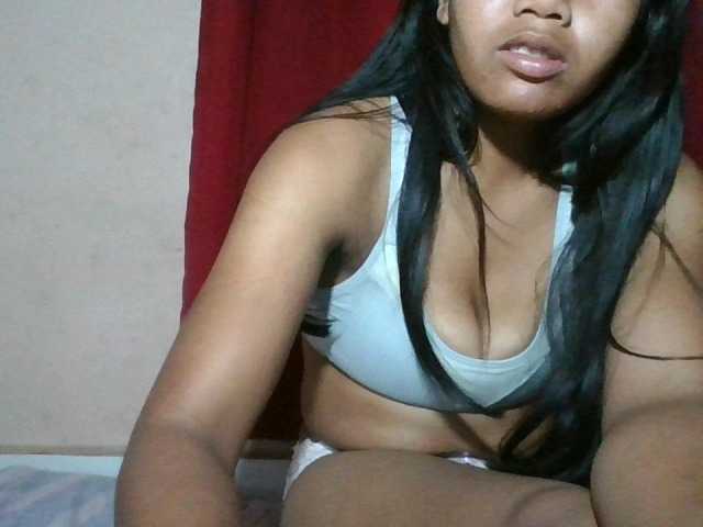 Keziah34 live cam on BongaCams