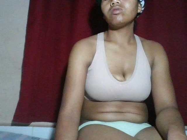Keziah34 live cam on BongaCams