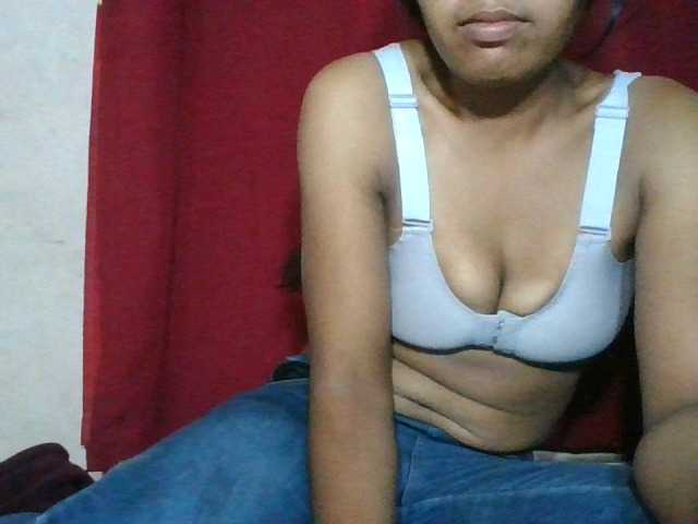 Keziah34 live cam on BongaCams