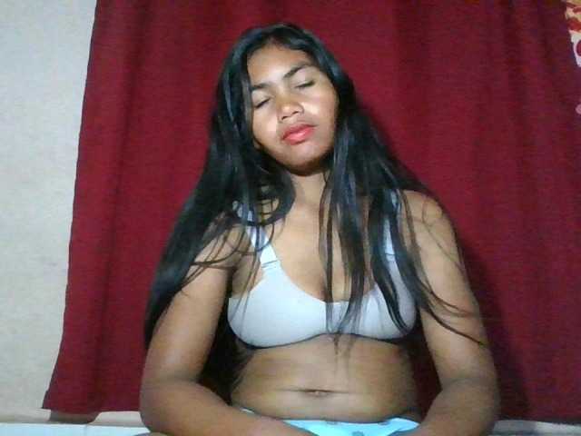 Keziah34 live cam on BongaCams