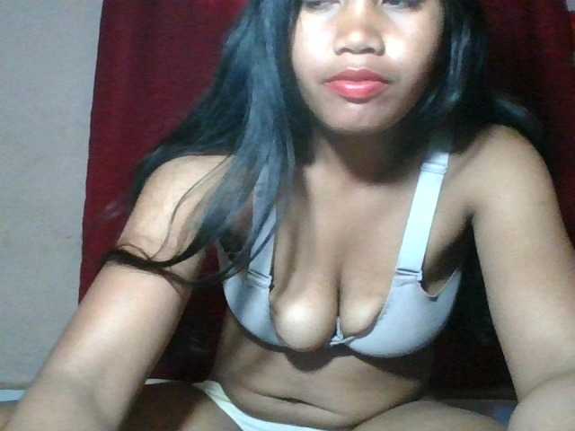Keziah34 live cam on BongaCams