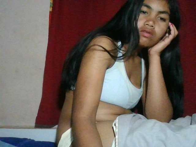 Keziah34 live cam on BongaCams