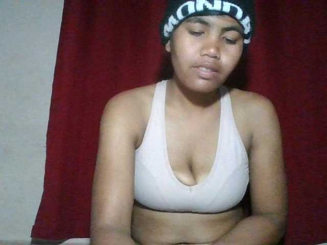 Keziah34 live cam on BongaCams