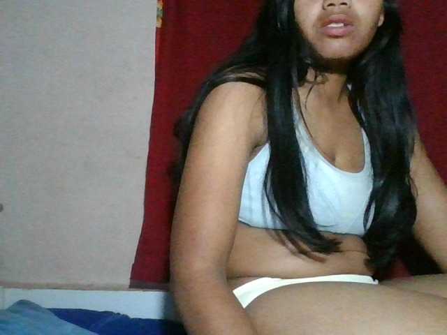 Keziah34 live cam on BongaCams