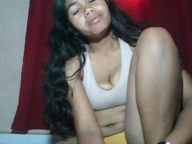Keziah34 live cam on BongaCams
