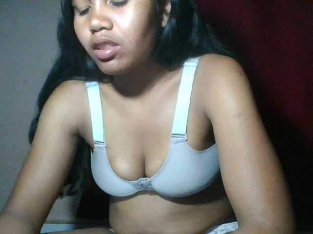 Keziah34 live cam on BongaCams