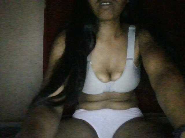 Keziah34 live cam on BongaCams