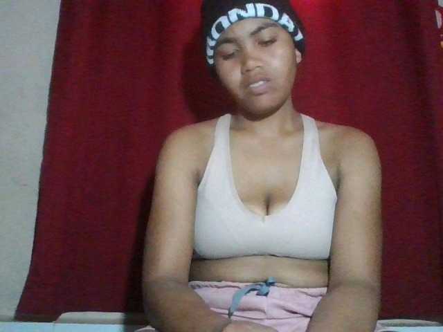 Keziah34 live cam on BongaCams
