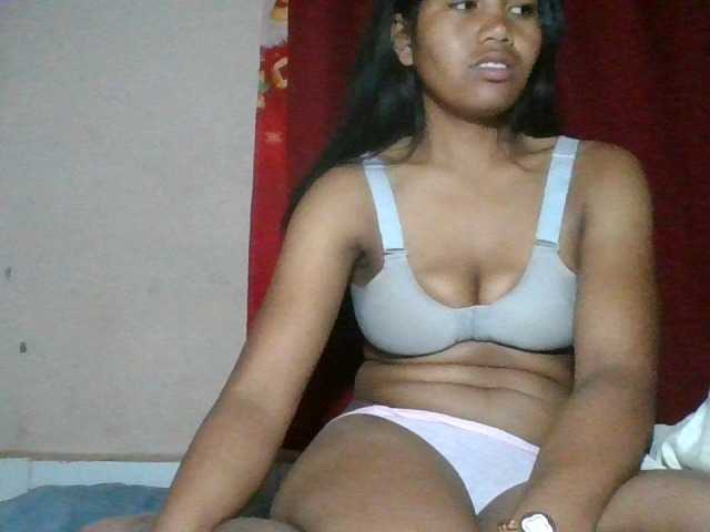 Keziah34 live cam on BongaCams