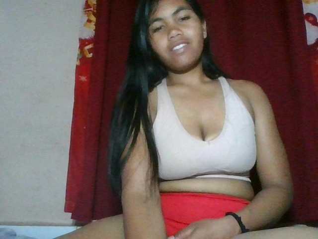Keziah34, en directo ahora en BongaCams