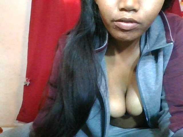 Keziah34 live cam on BongaCams