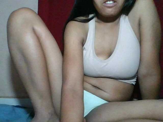 Keziah34 live cam on BongaCams