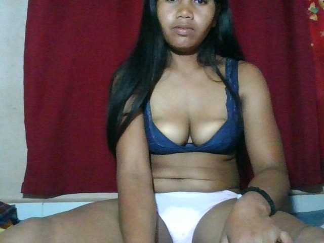 Keziah34 live cam on BongaCams