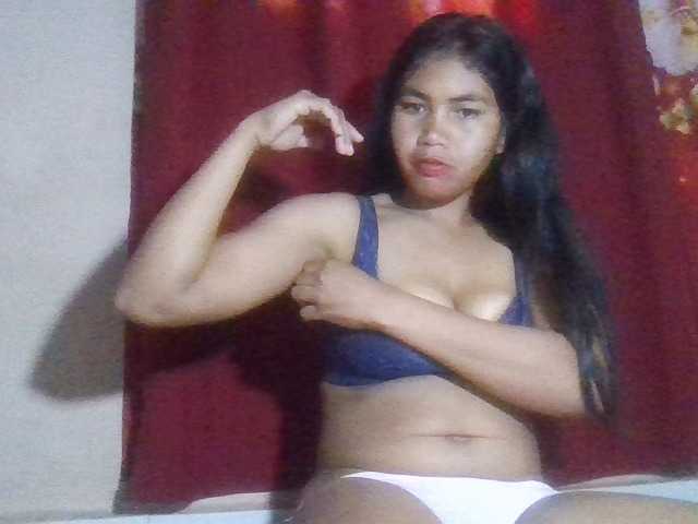 Keziah34 live cam on BongaCams