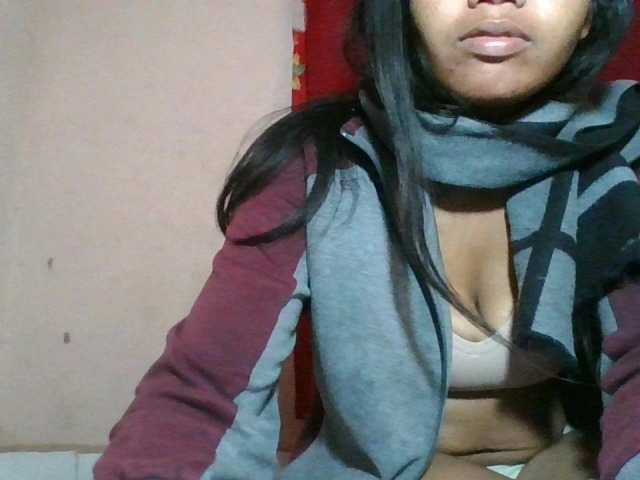 Keziah34 live cam on BongaCams