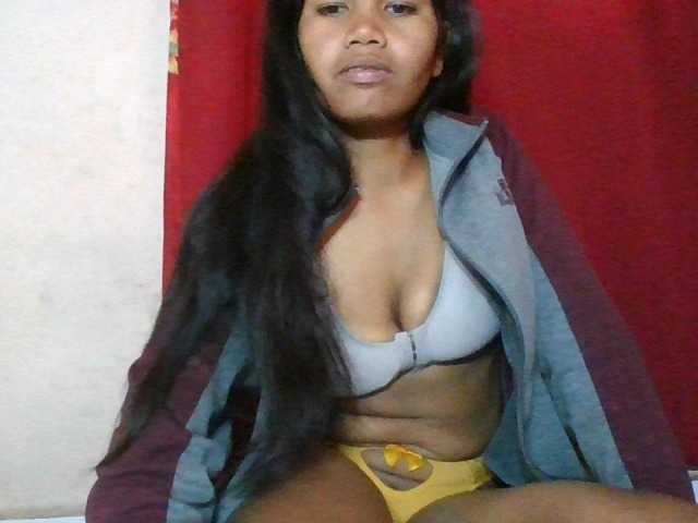 Keziah34 live cam on BongaCams