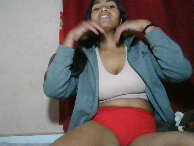 Keziah34 live cam on BongaCams