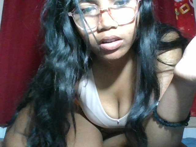 Keziah34 live cam on BongaCams