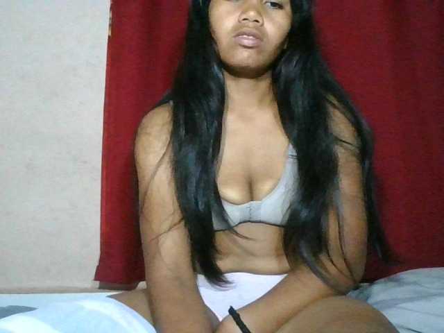 Keziah34 live cam on BongaCams