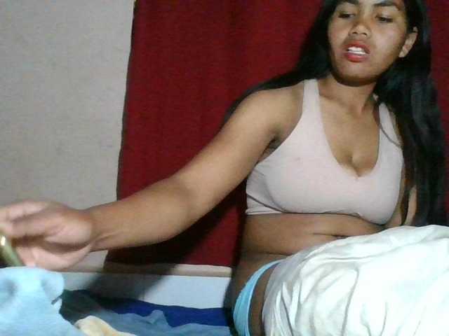 Keziah34 live cam on BongaCams