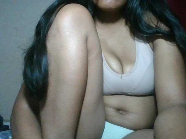 Keziah34 live cam on BongaCams