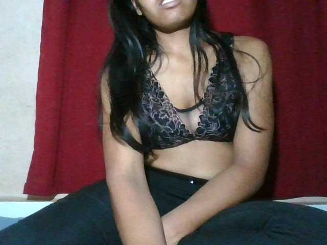 Keziah34 live cam on BongaCams