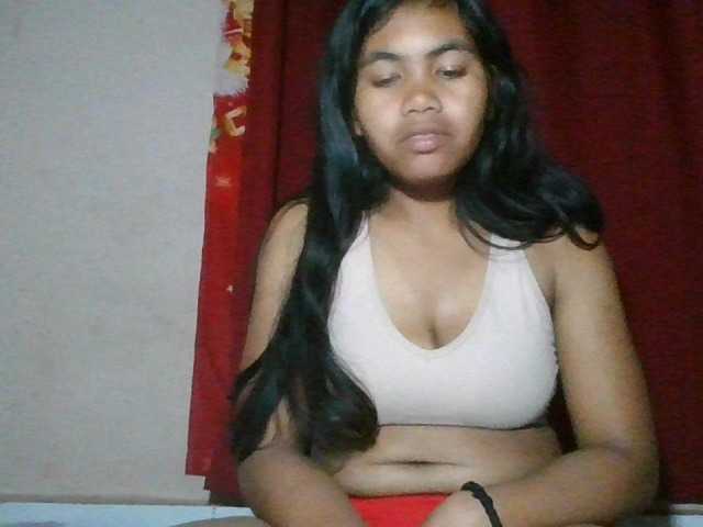 Keziah34, en directo ahora en BongaCams