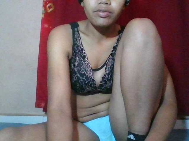 Keziah34 live cam on BongaCams